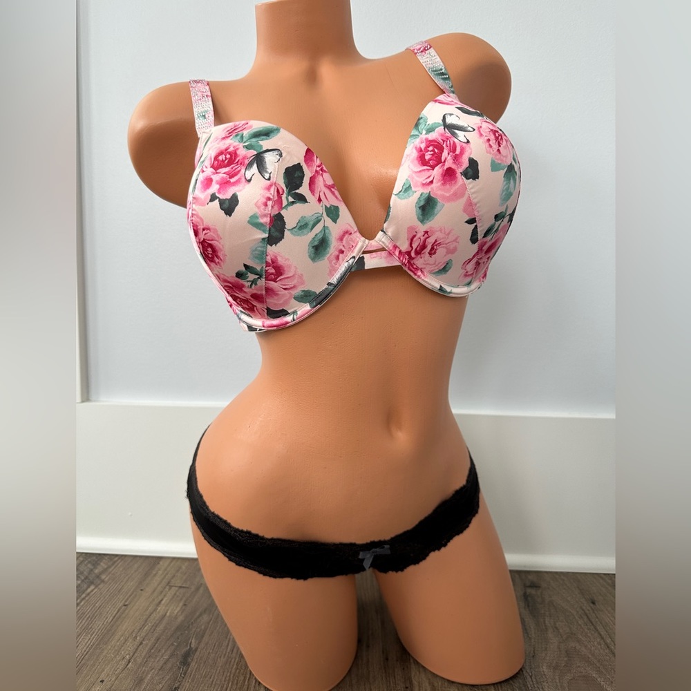 Victoria Secret brand new without tag very sexy body corps push-up bra